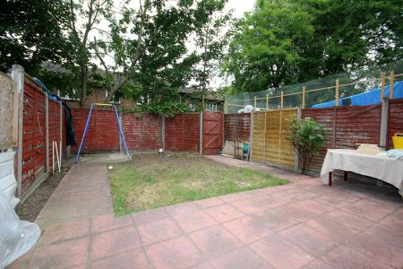 3 bedroom terraced house to rent - Photo 2