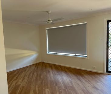 Family home with large shed! - Photo 4