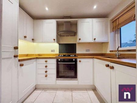 Freesia Close, Warminster, BA12 - Photo 4