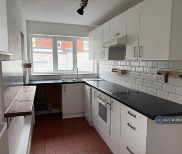 3 bedroom semi-detached house to rent - Photo 6