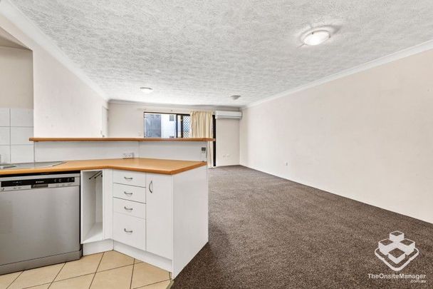 Spacious Unit in the Heart of Fortitude Valley! - Photo 1