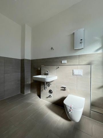 *Erstbezug nach Kernsanierung*Altbau*Tageslichtbad* - Foto 3