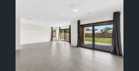 Executive Five-Bedroom Family Home - Photo 2