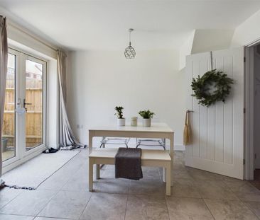 3 bedroom semi-detached house to rent - Photo 1
