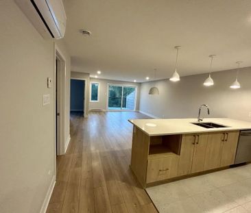 Magnifique condo 5 ½ SEMI-MEUBLÉ à louer (5 électros inox inclus) à... - Photo 2