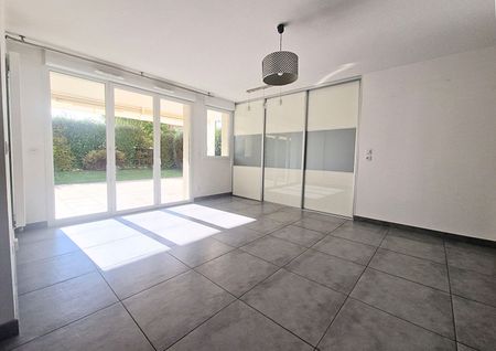Location Appartement 4 pièces 109m² - Photo 2