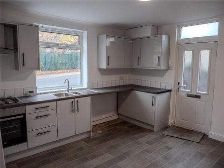 2 bedroom end of terrace house to rent - Photo 3