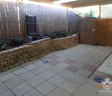 Centrally located 3 bed 2 bath townhouse in Carrara available soon ! - Photo 6