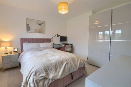 4 bedroom detached house to rent - Photo 4