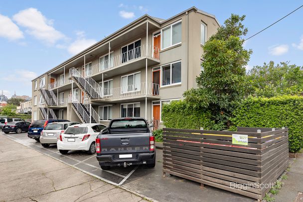 Sun Filled Richmond Hill Apartment With Incredible City Views - Photo 1