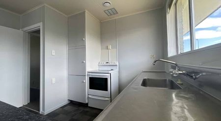 Koromiko Ave, Hawera - Photo 4