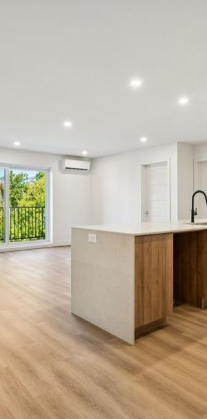 PROMO 1 mois gratuit! Beau 5 1/2 neuf ! Dispo maintenant; Huntingdon - Photo 1