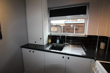 2 bedroom semi-detached house to rent - Photo 3