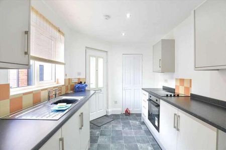 High Street, Burton Latimer, NN15 - Photo 3