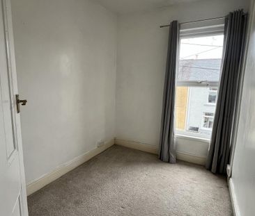 3 bedroom end of terrace house to rent - Photo 5