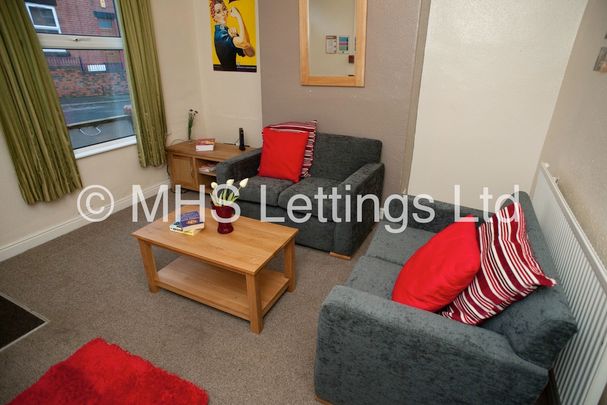 3 Bedroom Mid Terraced House for rent in Carberry Place - Photo 1