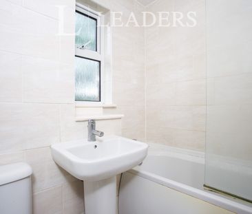 2 bedroom house to rent Wych Hill Park, Woking, GU22 - Photo 2