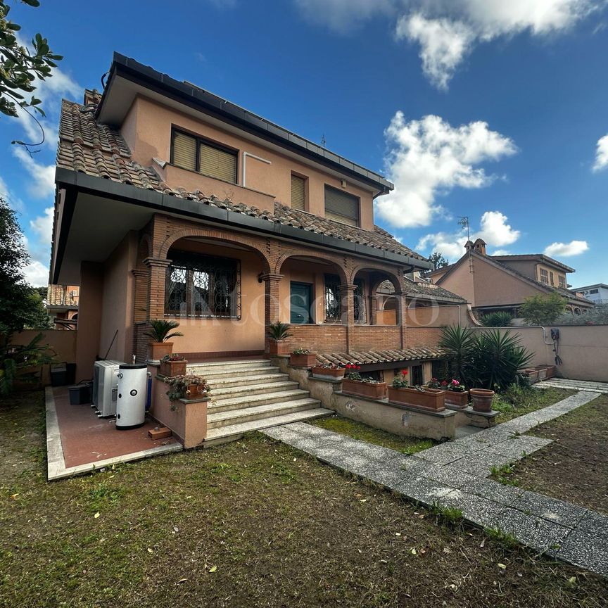 Villa Bifamiliare a Roma in Via Eschilo, Axa - Photo 1