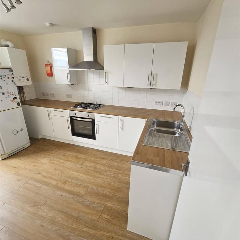 2 bedroom flat to rent - Photo 1