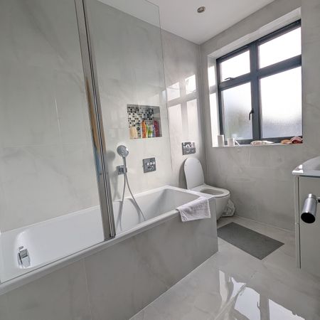 Room to Let Cool Oak Lane West Hendon NW9 - Photo 4