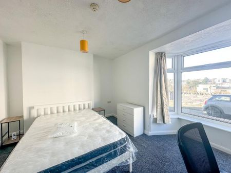 5 bedroom end of terrace house to rent - Photo 4