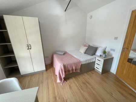 5 bedroom semi-detached house to rent - Photo 5