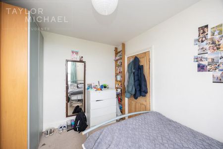 4 bedroom terraced house to rent - Photo 3