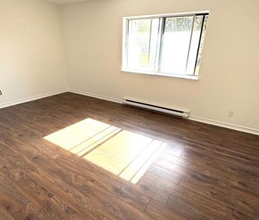 4437 Boul. St Martin O. - Photo 3