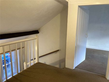 Three bedroom semi-detached house found in good order throughout. - Photo 2