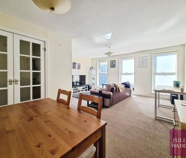 3 bedroom end of terrace house to rent - Photo 2