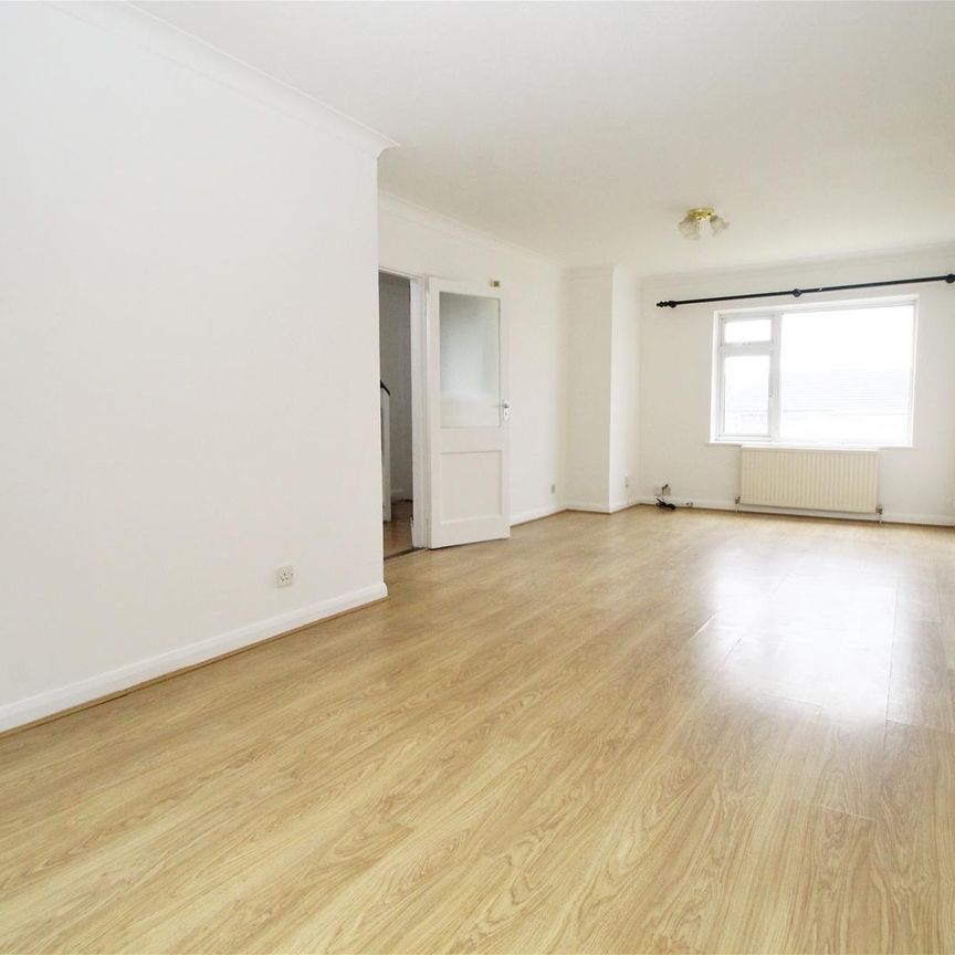 Kestrel Close, High Wycombe - Photo 1