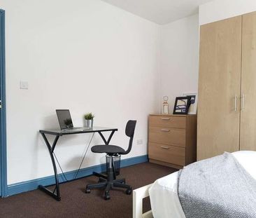 Large Bed Terraced House // Aug, LN5 - Photo 1