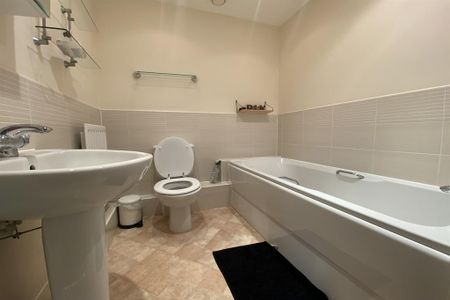 2 bedroom flat to rent - Photo 5