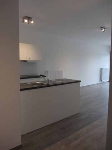 Uitstekend gelegen 2-slpk appartement met terras, autostaanplaats en kelderberging - Photo 5