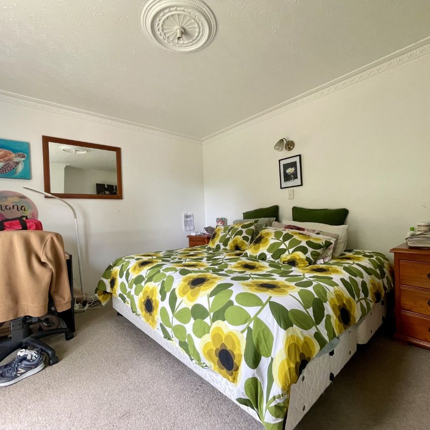 33 Yellowstone Crescent, Burwood - Photo 1