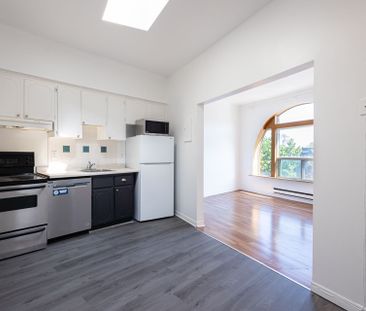 For Lease - 3040 Dundas Street Unit# 3, Toronto, Ontario - Photo 3