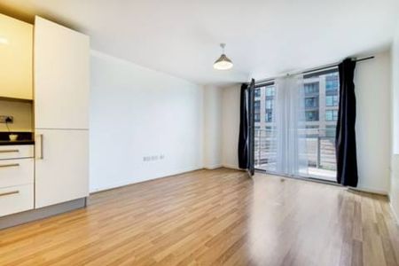 Studio Flat, High Street, E15 - Photo 2