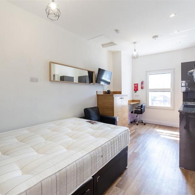 Studio to rent - Photo 1