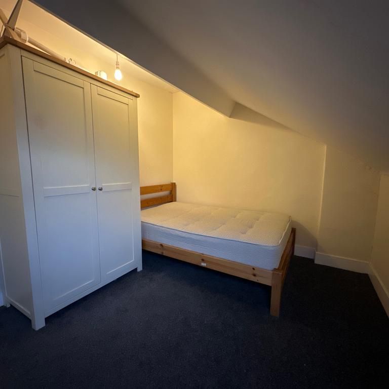 1 bedroom in a house share to rent - Photo 1