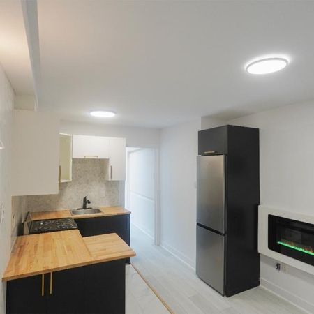 Appartement Moderne 3 ½ – À 10 Min du Métro Mont-Royal! - Photo 4