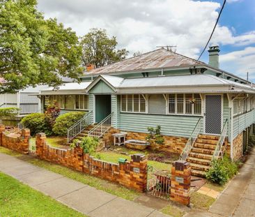 Charming Colonial-Style Apartment in the Heart of New Farm - Photo 5