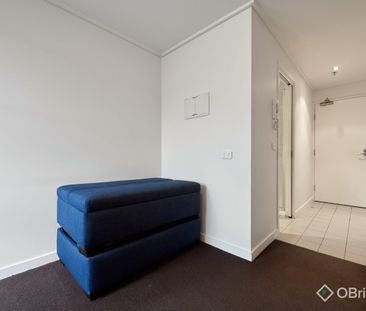 FURNISHED STUDIO - PERFECT LOCATION - Photo 4