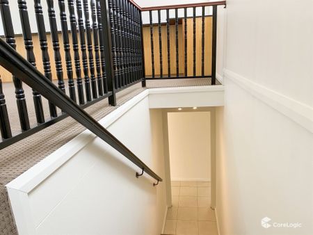 Split Level Apartment in the Heart of Burwood - Photo 2