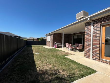 3 BEDROOM HOUSE IN MARYBOROUGH - Photo 2