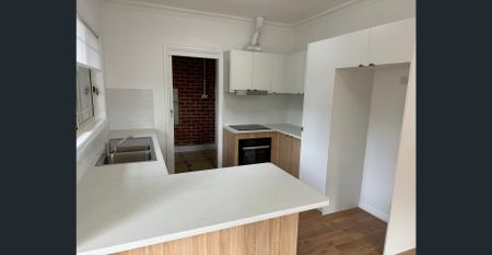 FULLY RENOVATED MASSIVE TOWNHOUSE - Photo 5