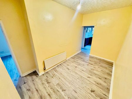1 bedroom in a flat share to rent - Photo 4