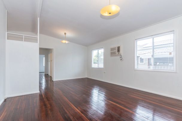 Spacious and Light 3 Bedroom Margate Home! - Photo 1