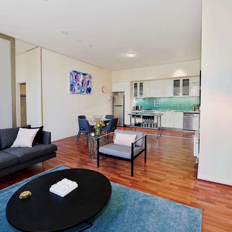 Cool 1-bedroom apartment near RMIT University - Photo 1