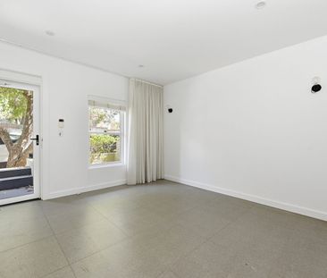 Stylish inner-west living in the heart of Leichhardt - Photo 6