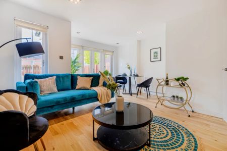 3Bedrooms, 3Bathrooms - Photo 2